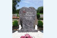 Grab Stele Granit in Herzform mit Swarowski Steinen